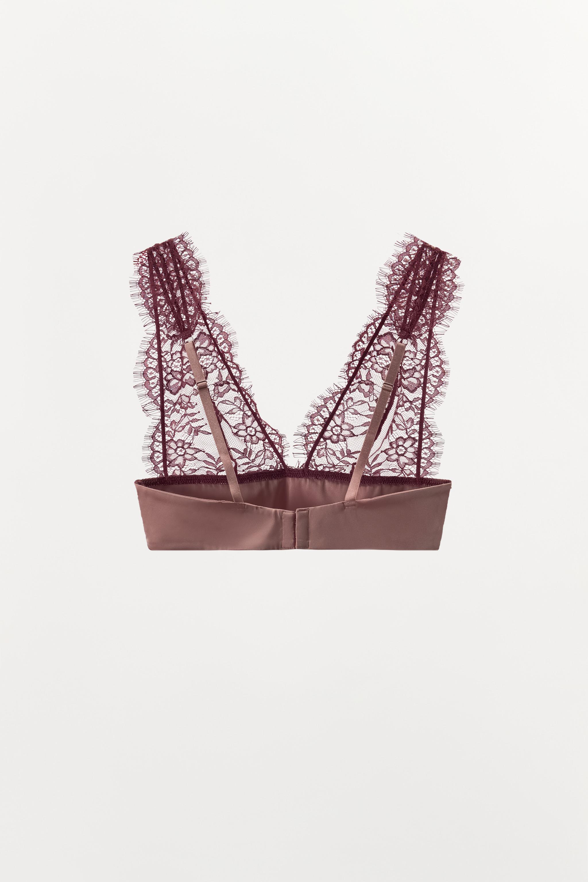 BRALETTE TRIANGULAIRE EN DENTELLE