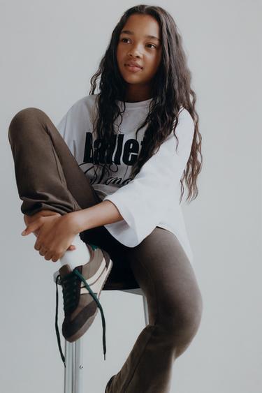 LEGGINGS FLARE TEXT - Marró de Zara