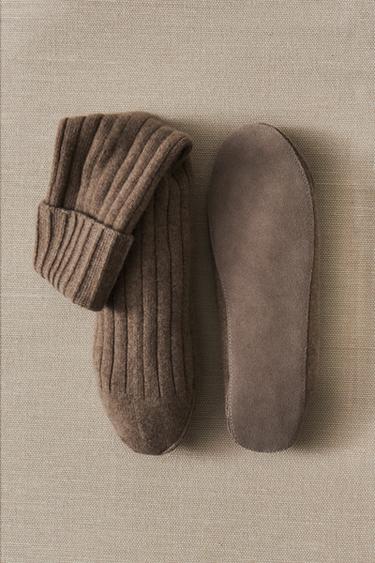 CHAUSSETTES CACHEMIRE SEMELLE CUIR - Gris taupe de Zara