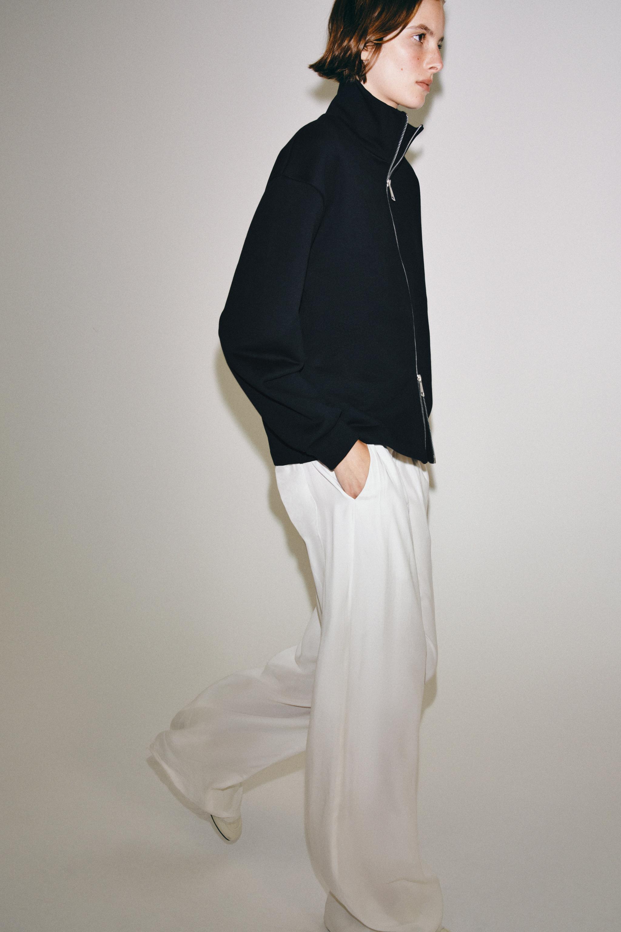 ZIP-UP SWEATSHIRT