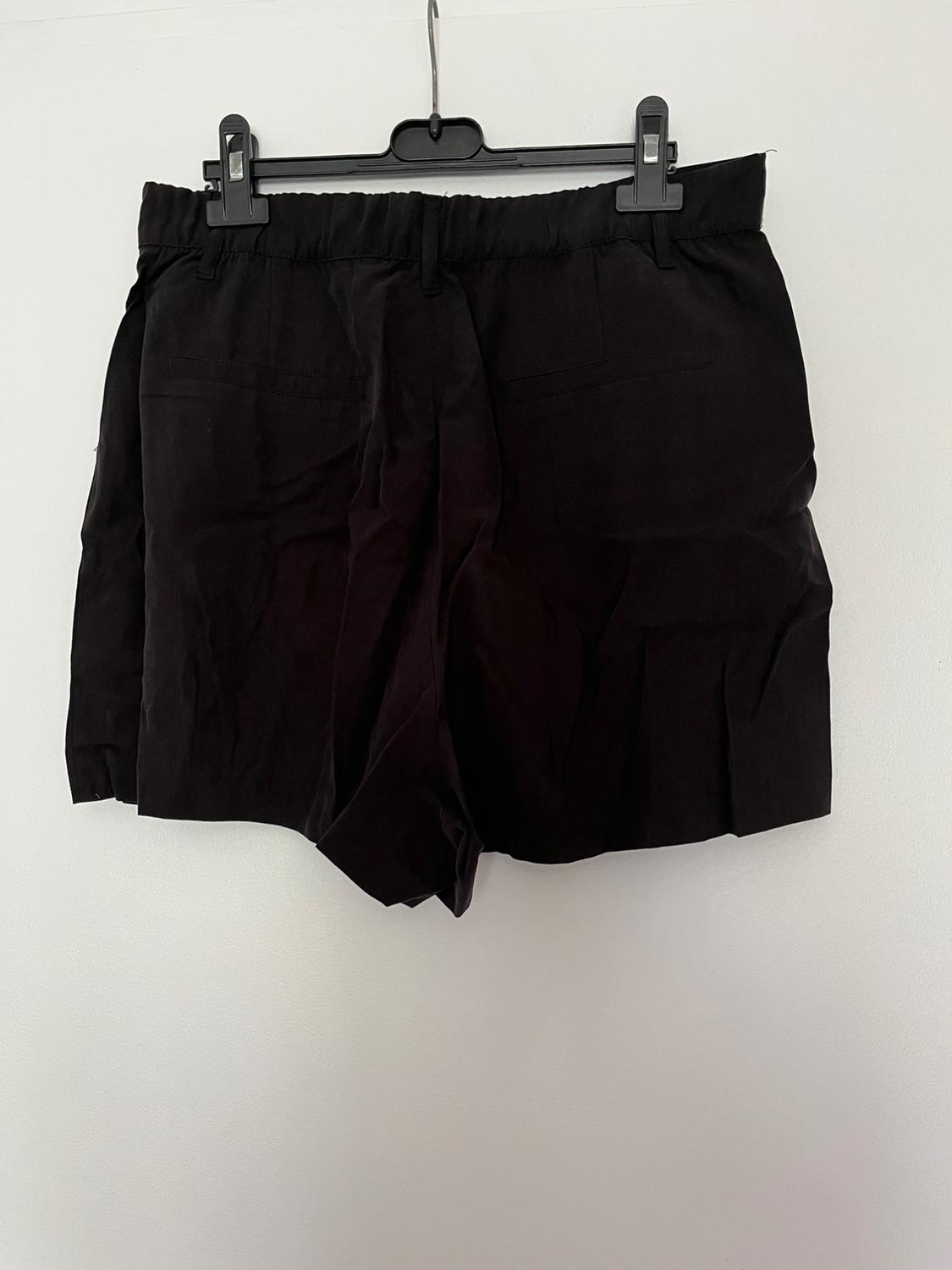 BERMUDA SHORTS WITH POCKET - Image 2