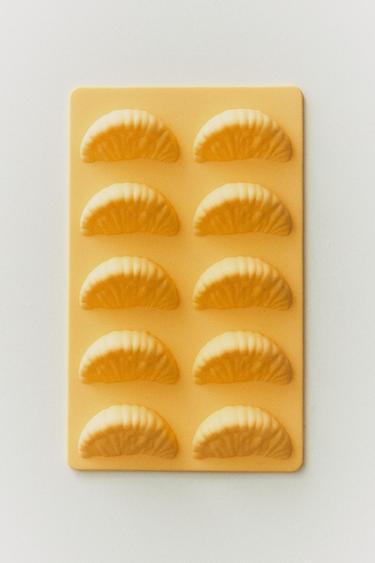 SILICONE ICE BUCKET TRAY WITH 10 ICE CUBES - Pastel yellow by Zara - Image 4