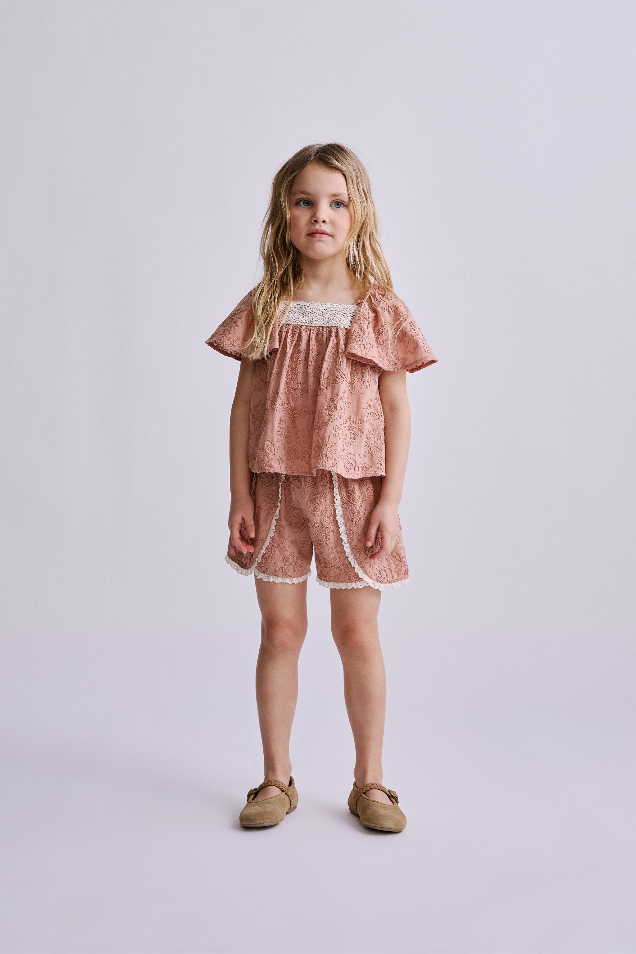 SHORT À FLEURS BRODÉES ET DENTELLE