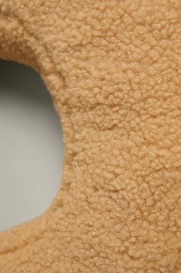 COUSSIN ENFANT LETTRE D - Moutarde de Zara - Image 2