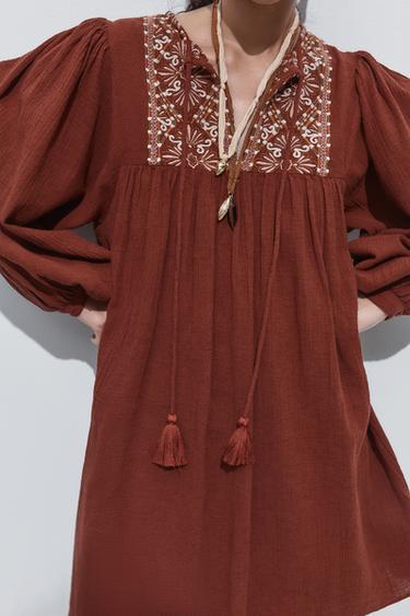 Zaras BRODERAD, KORT KLÄNNING - Terrakotta