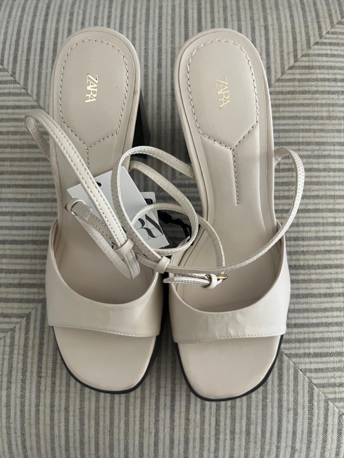 LEATHER PLATFORM HEELED SANDALS - Image 4