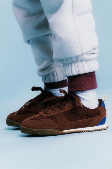BUTY SPORTOWE Z ŁĄCZONYCH MATERIAŁÓW - Brązowy Zara