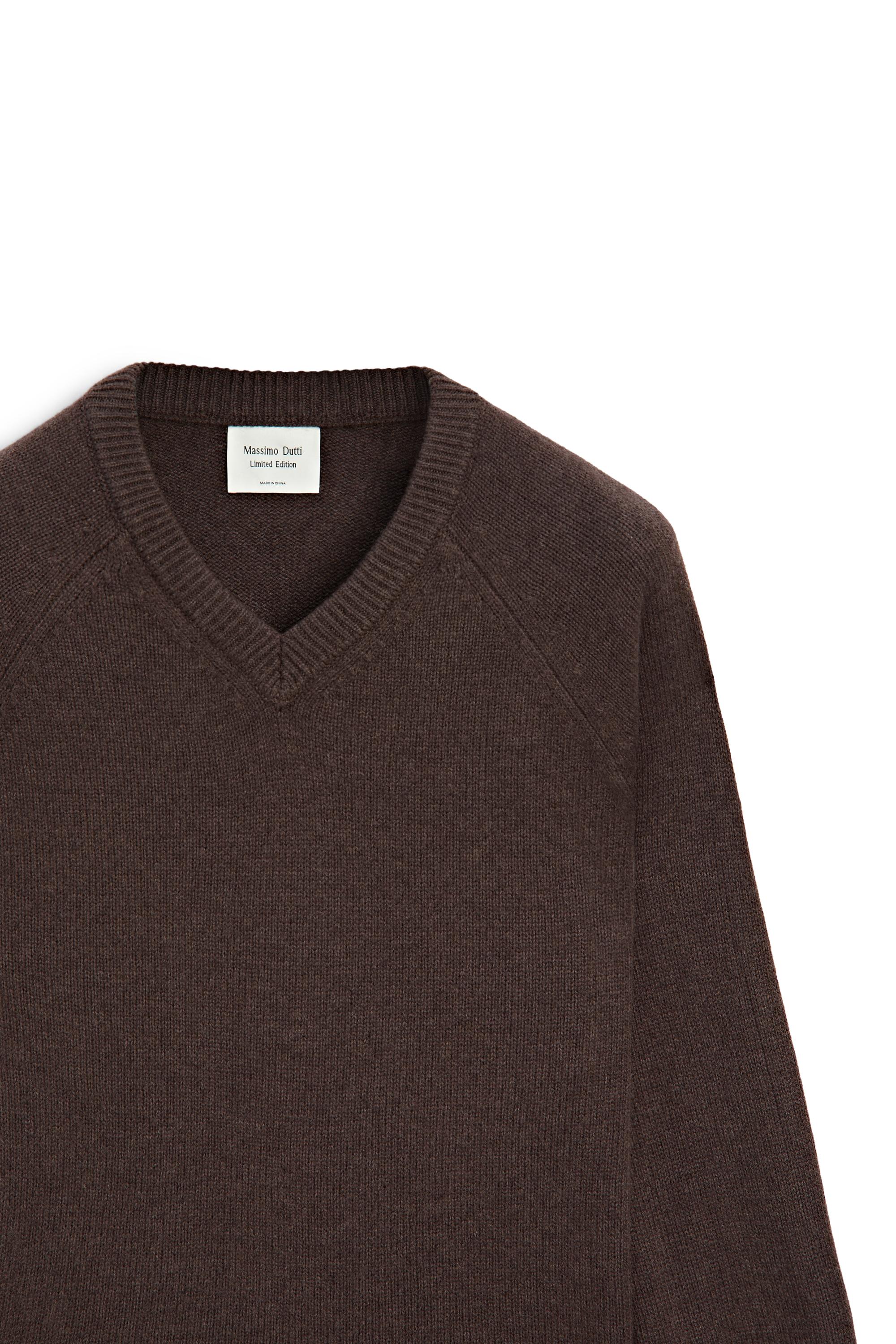 Pull en maille à col V - LIMITED EDITION