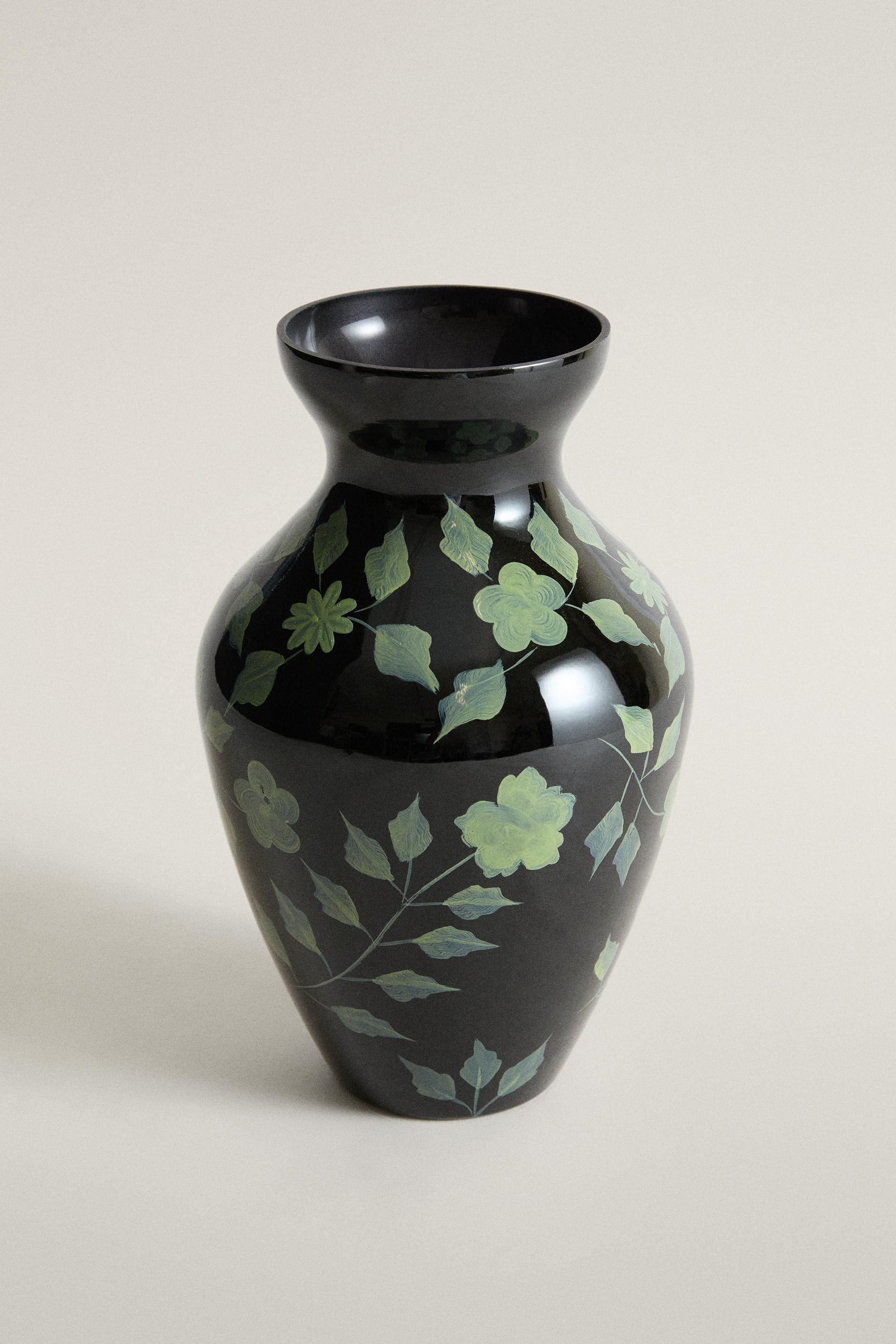 DECORATIVE GLASS VASE WITH FLOWERS