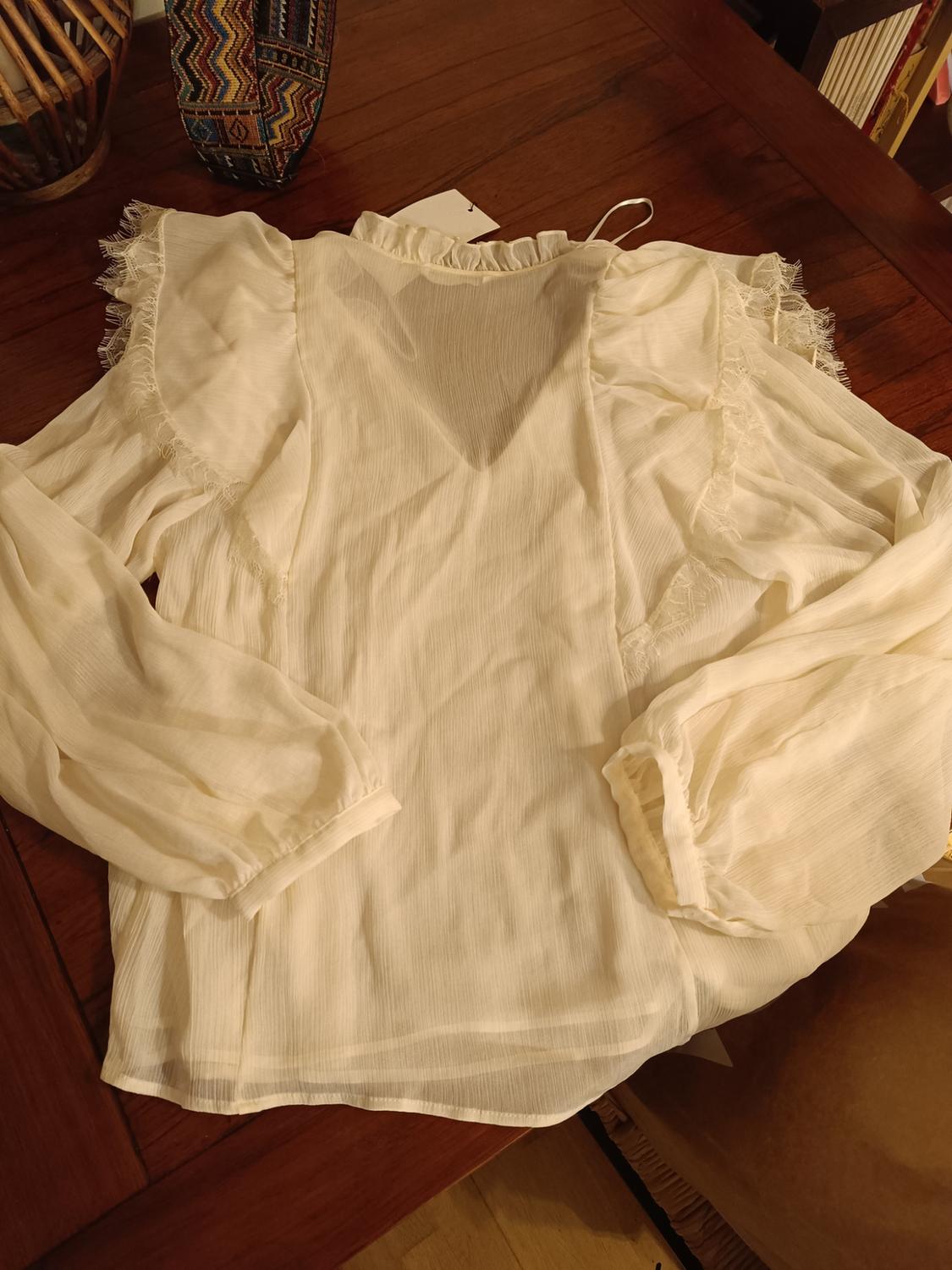 LACE RUFFLE BLOUSE - Image 2
