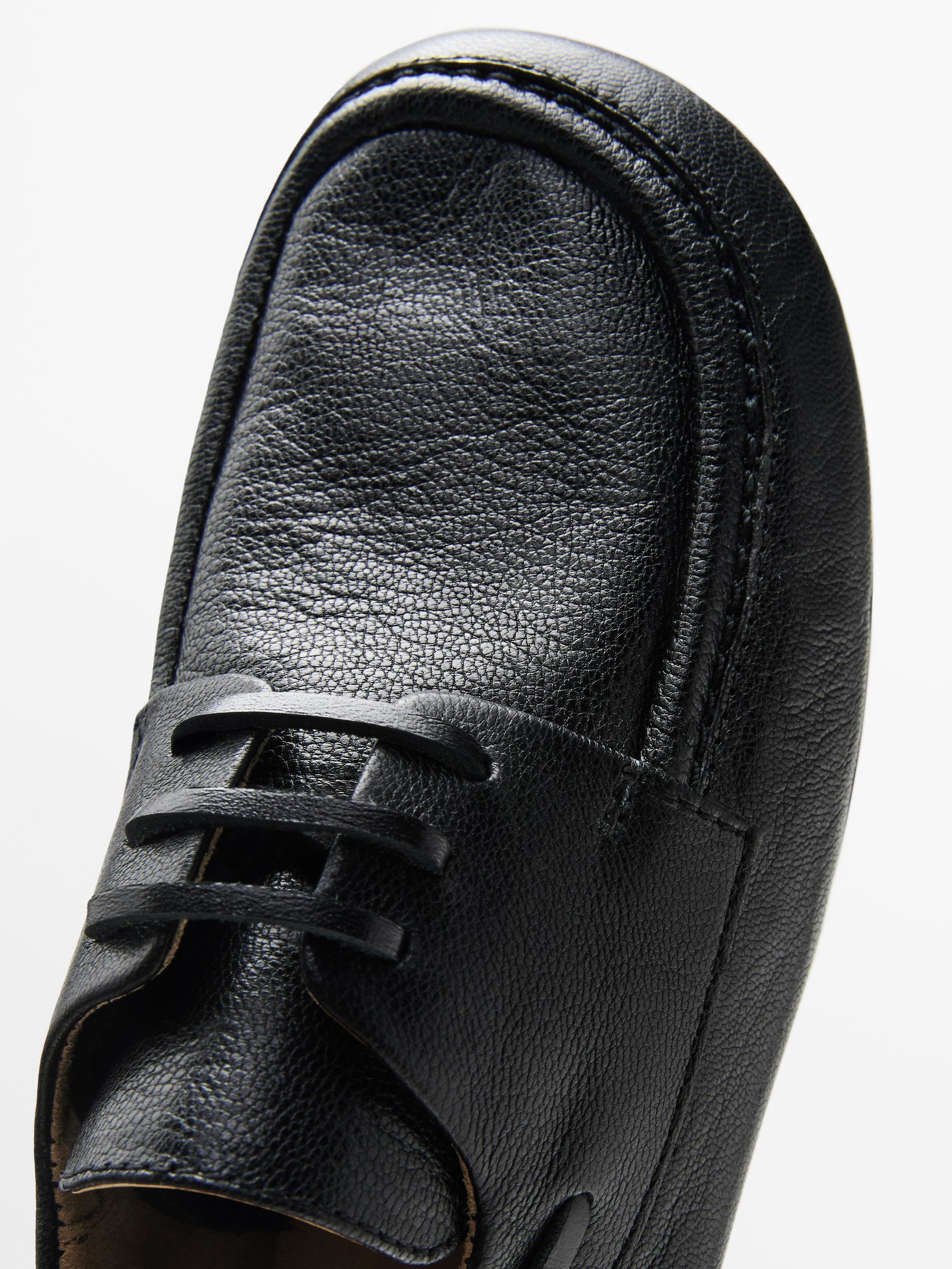 Leather deck shoes
