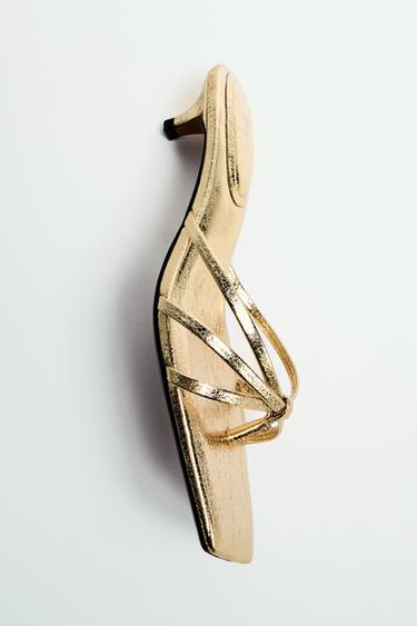 METALLIC-EFFECT SANDALS - Gold by Zara