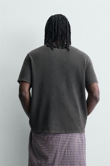 T-SHIRT EN MAILLE IMPRIMÉ DÉLAVÉ - Noir de Zara - Image 2