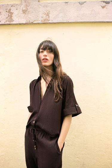 CAMISA FLUIDA MANGA CORTA - Marrón oscuro de Zara
