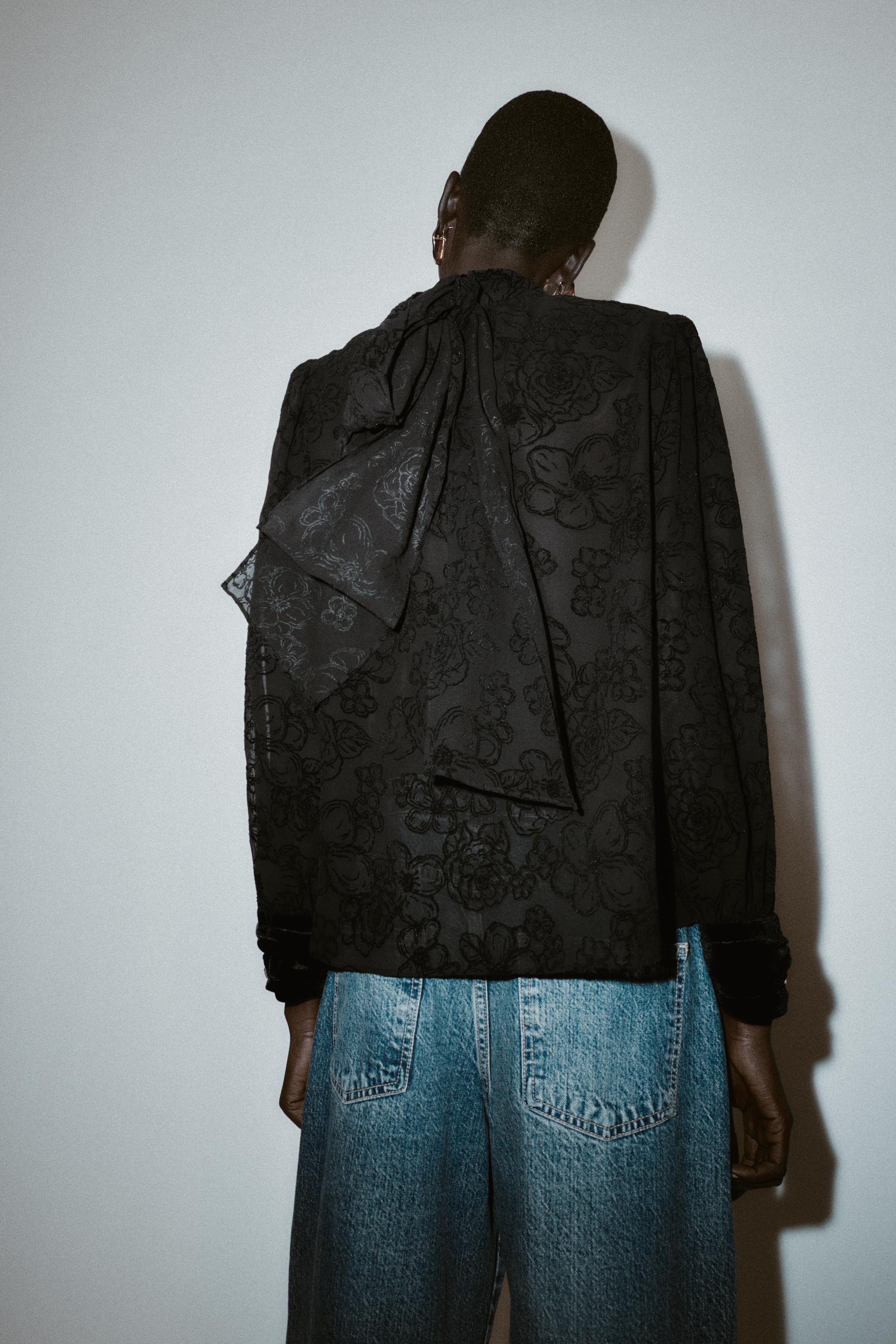 BLOUSE NŒUD SEMI-TRANSPARENTE VELOURS