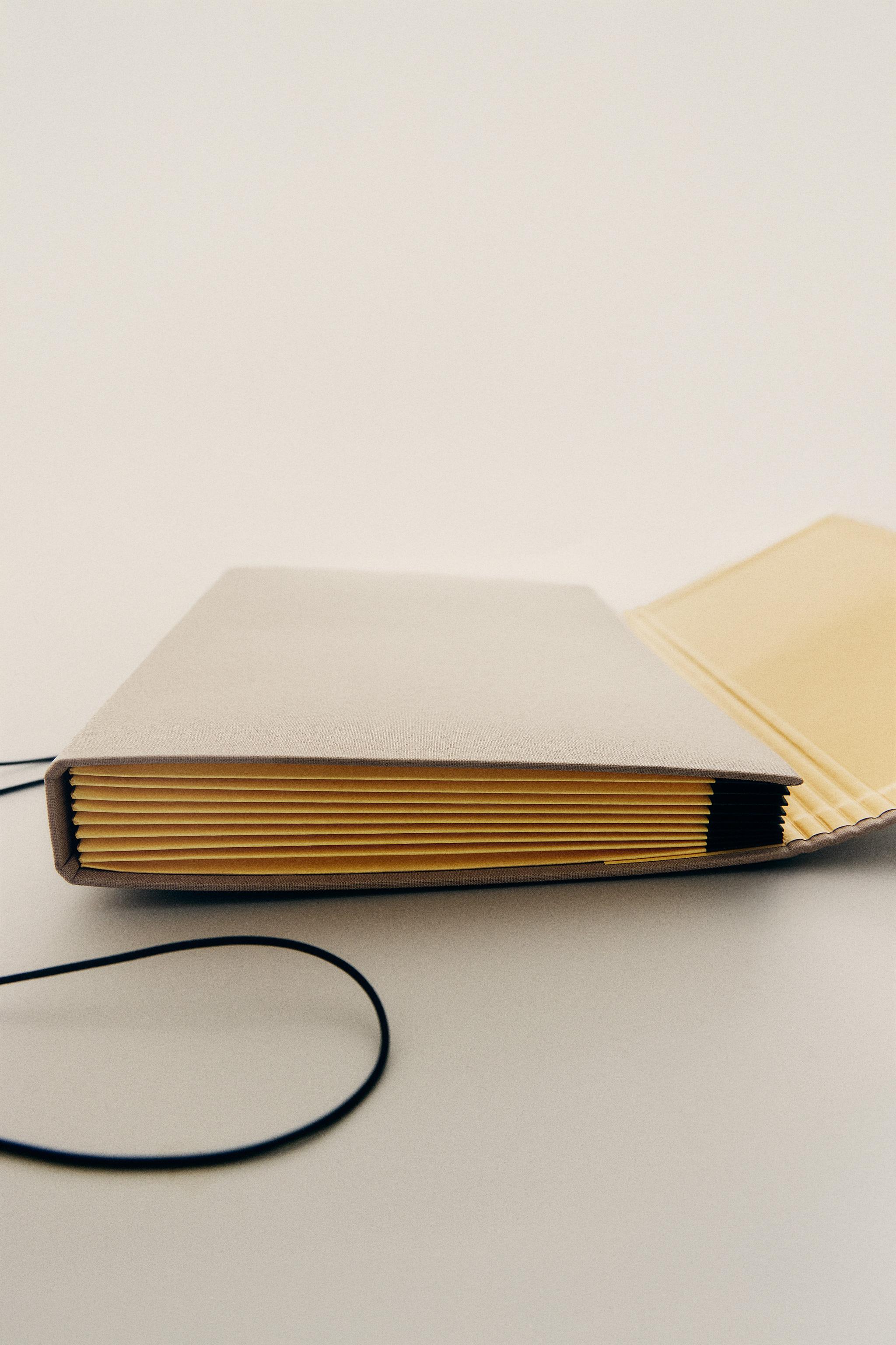 LINEN ARCHIVE FOLDER