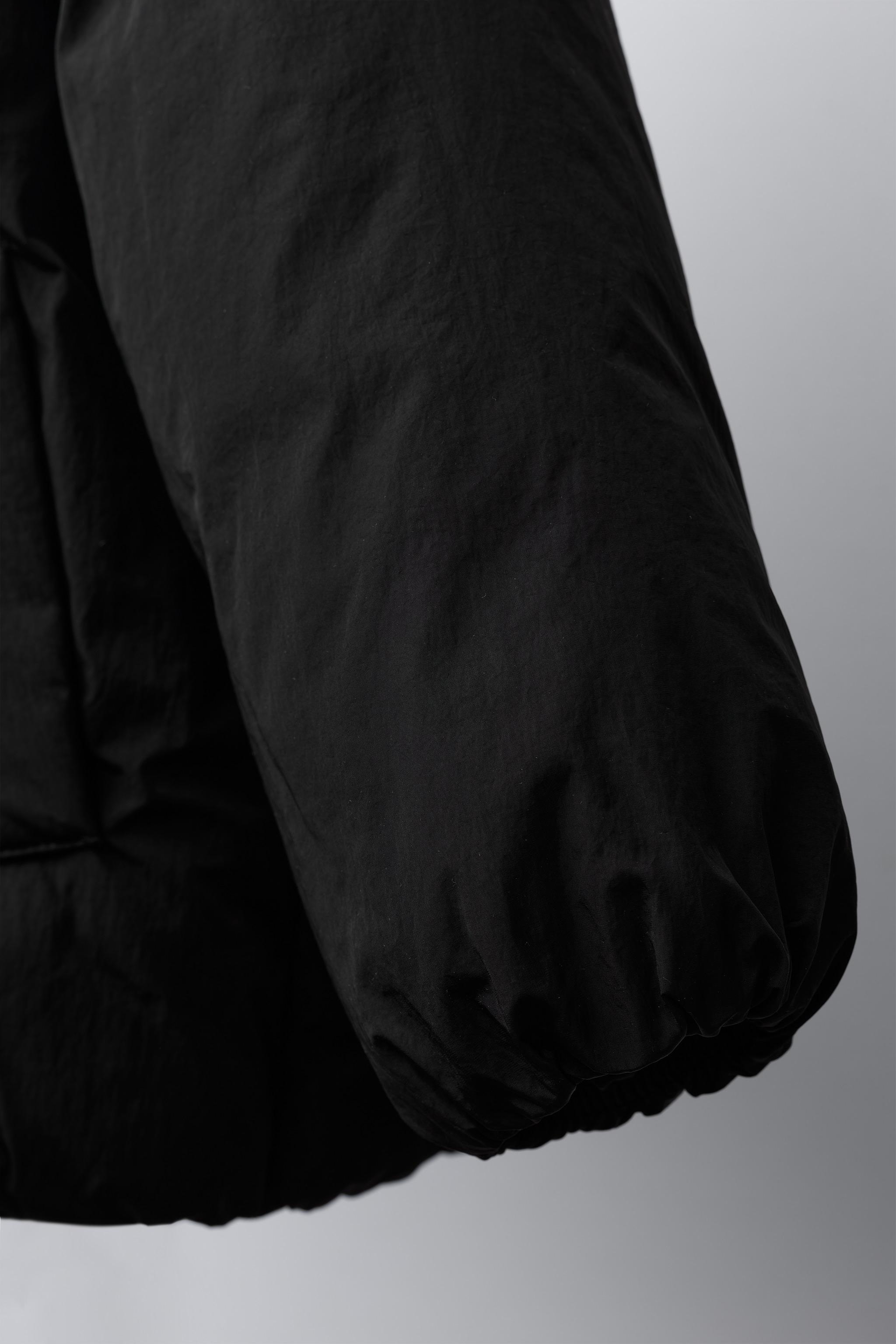 MANTEAU À BOUTONNAGE CROISÉ AVEC CAPUCHE ET LACETS