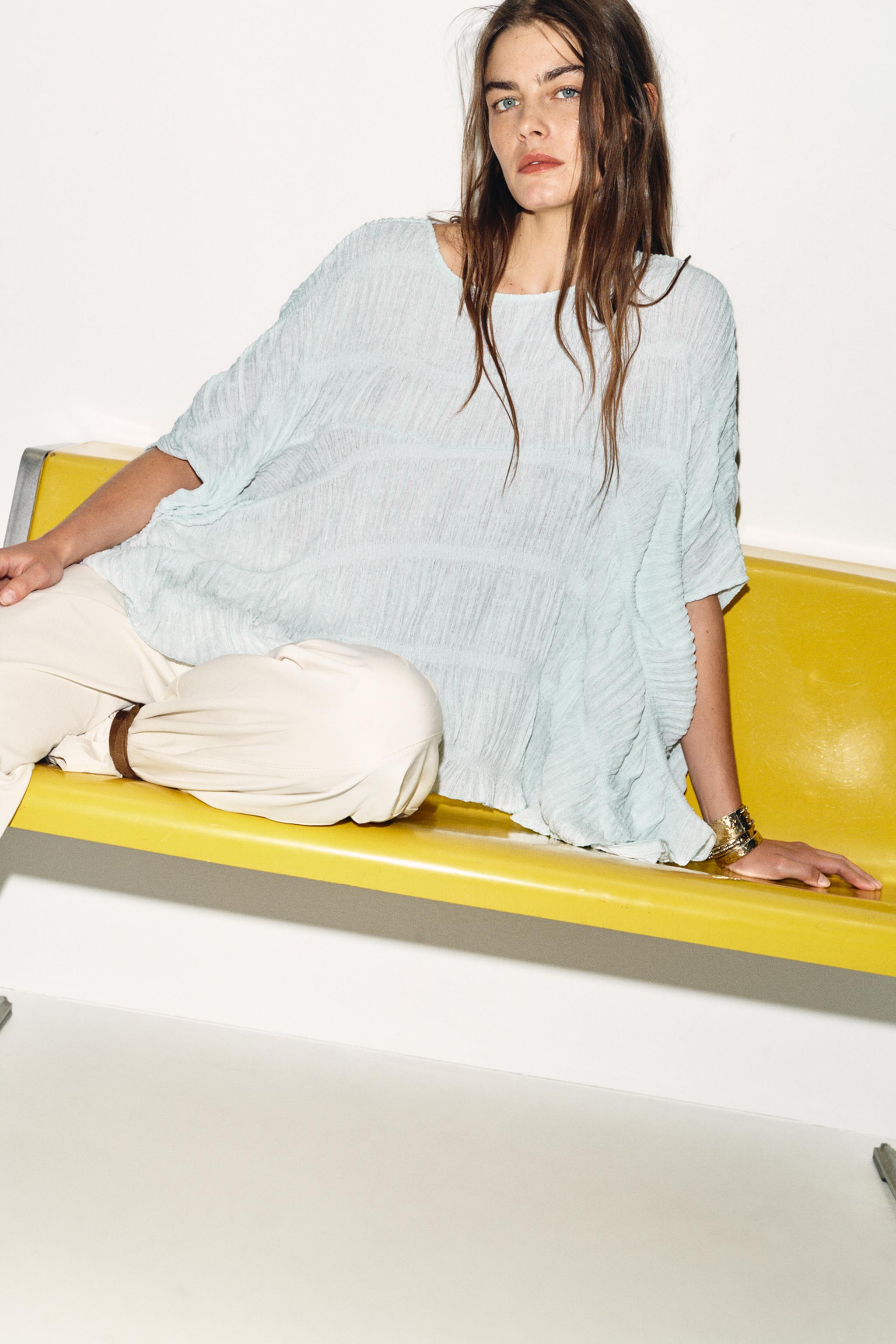 TEXTURED CAPE TOP