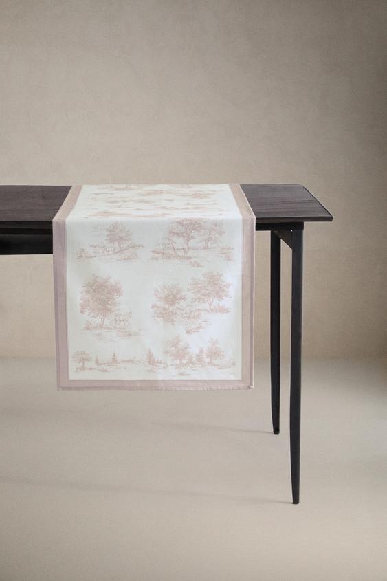 TOILE DE JOUY TABLE RUNNER - وردي الخاص بـ Zara - صورة 0