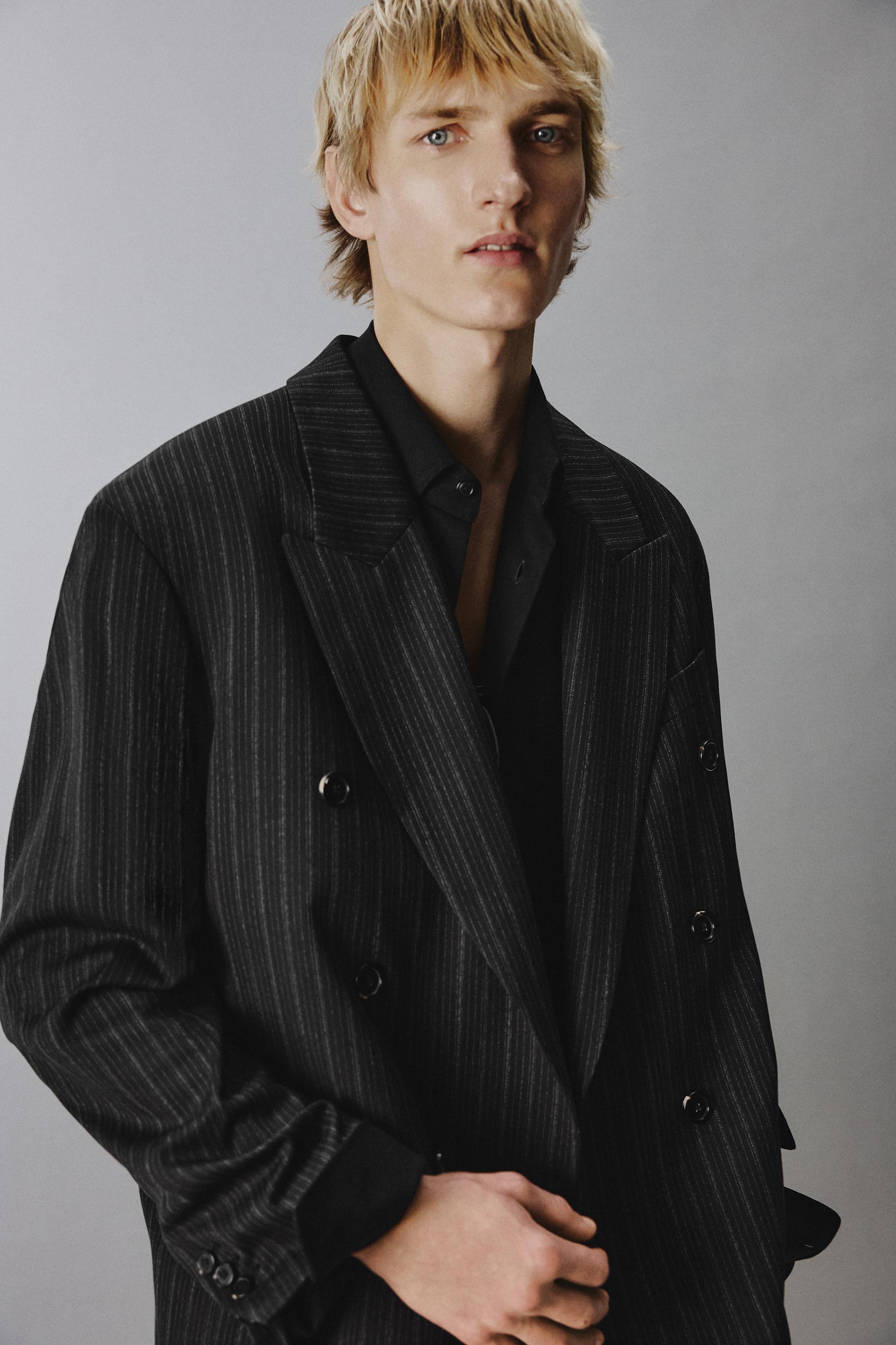 ピンストライプ柄ダブルブレスト仕様ブレザー ピンストライプ柄ダブルブレストスーツブレザー - グレー | ZARA Japan