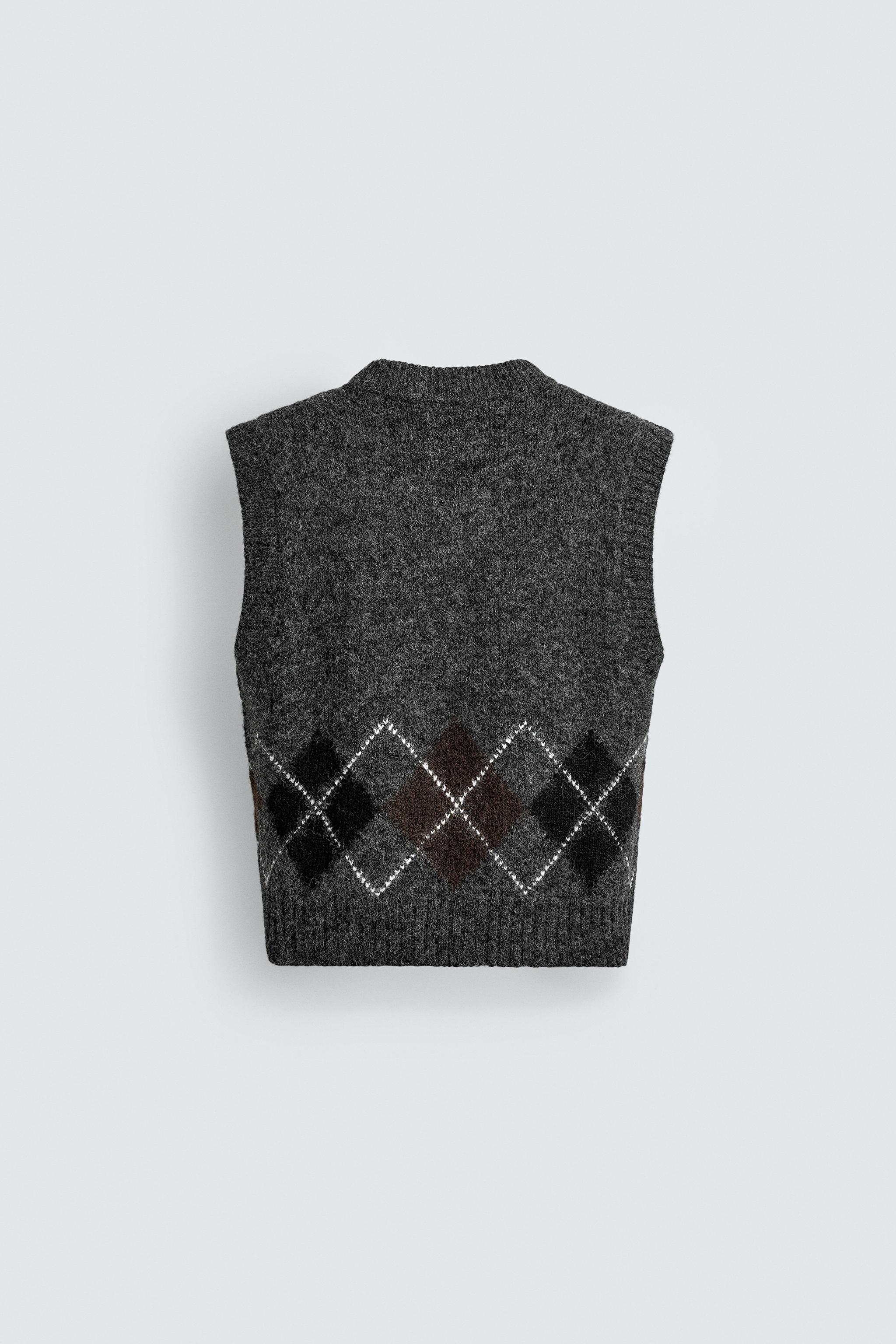 DIAMOND JACQUARD KNIT VEST