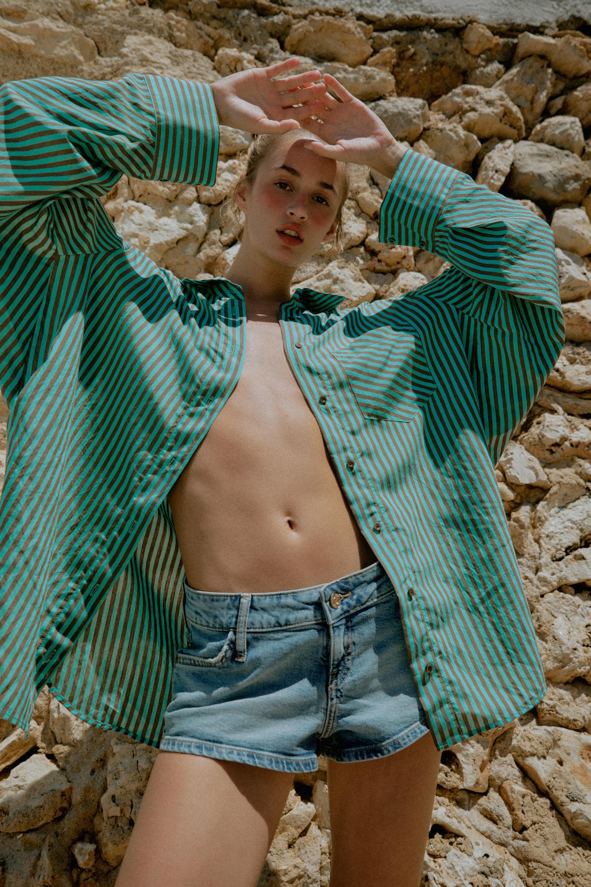 Женские рубашки Zara OVERSIZED STRIPED SHIRT — фото 4