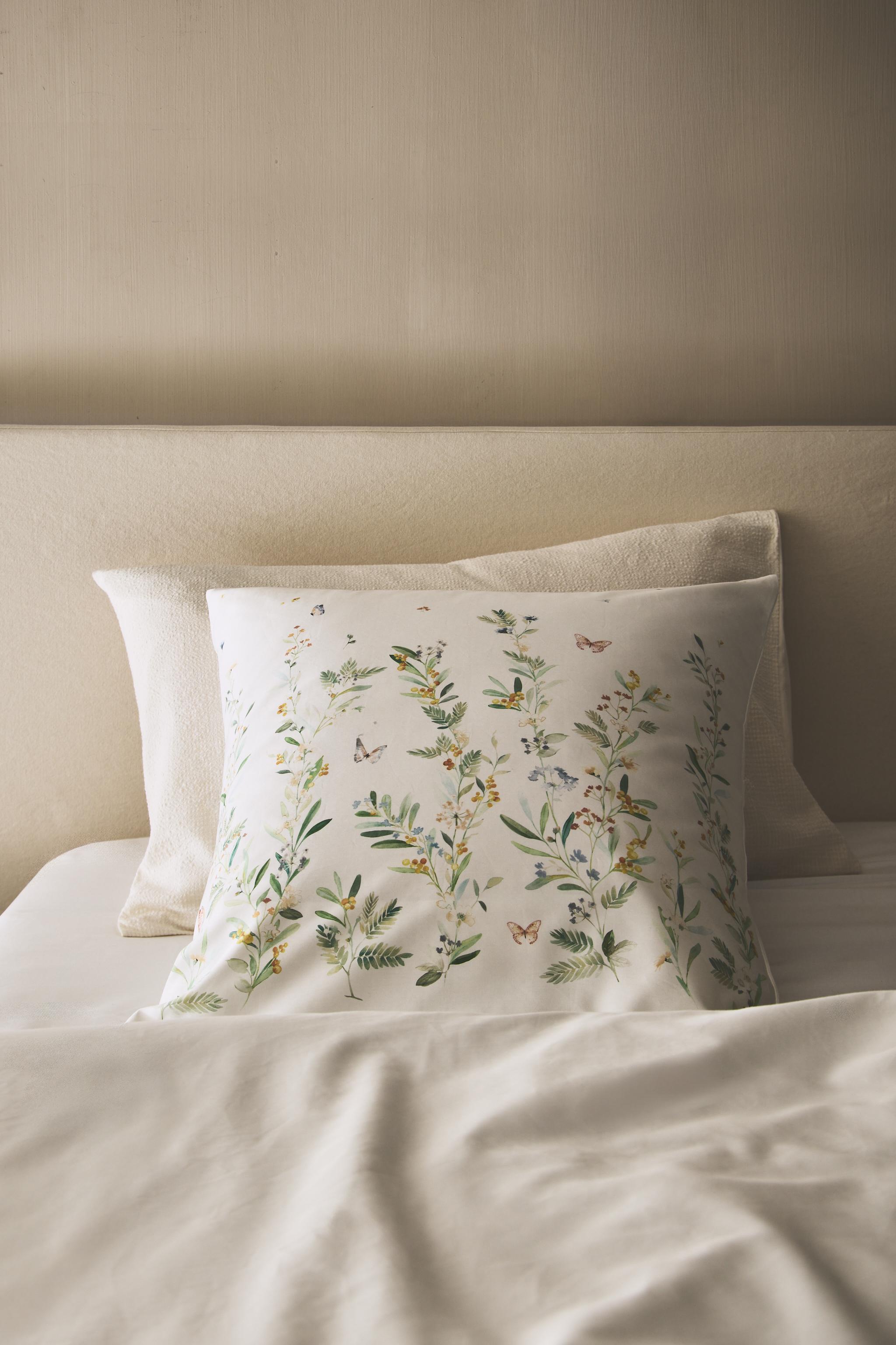 TAIE D’OREILLER SATIN FEUILLES ET FLEURS