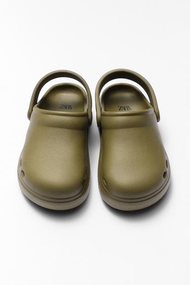 SABOTS EFFET GOMME - Vert kaki de Zara