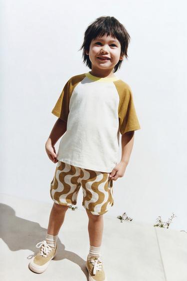 CONJUNTO CAMISETA COLORBLOCK Y BERMUDA ONDAS - Amarillo de Zara