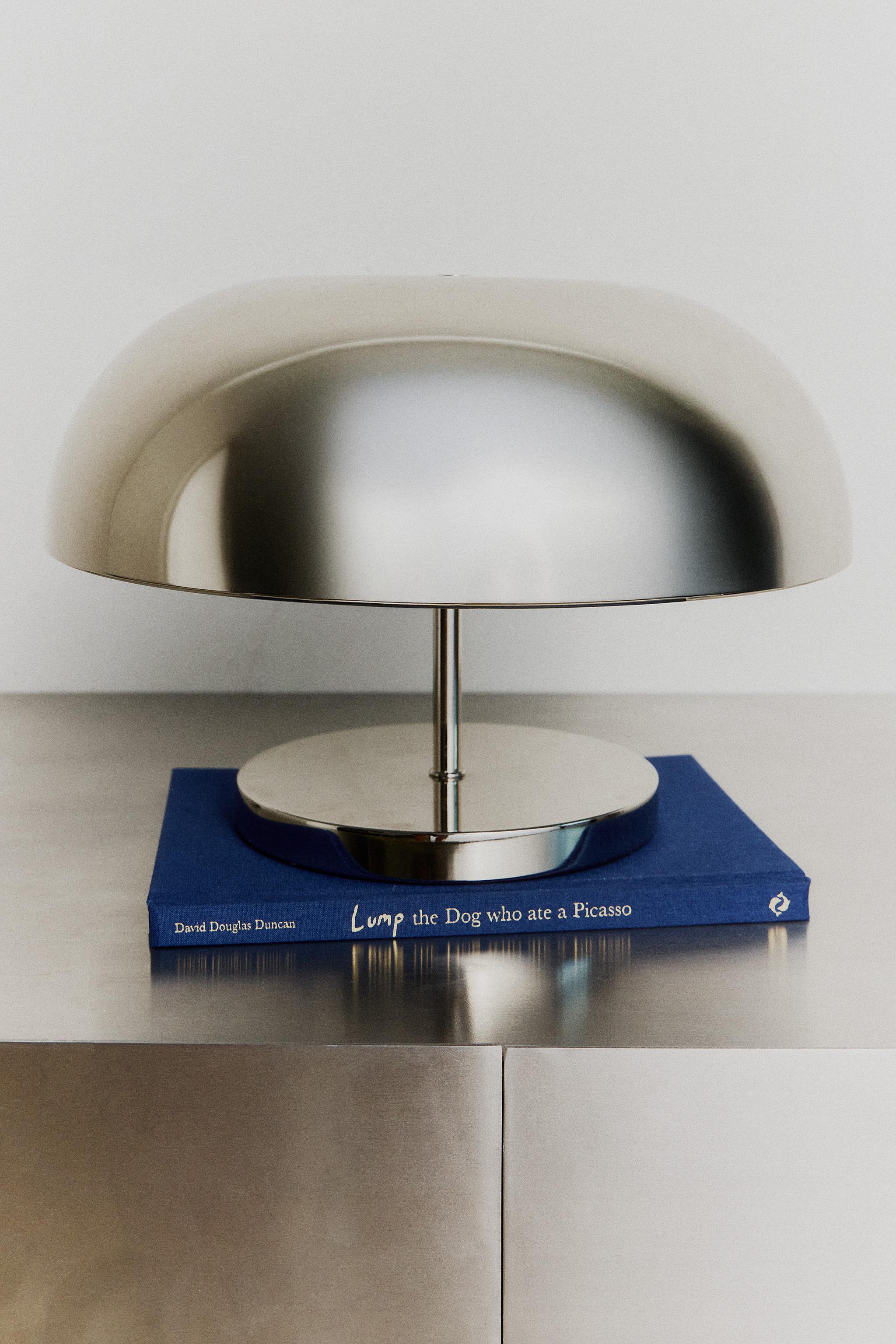 IRON SEMI-SPHERE TABLE LAMP