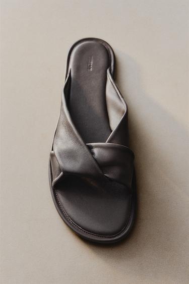 LEATHER SLIDERS - Коричневий Zara