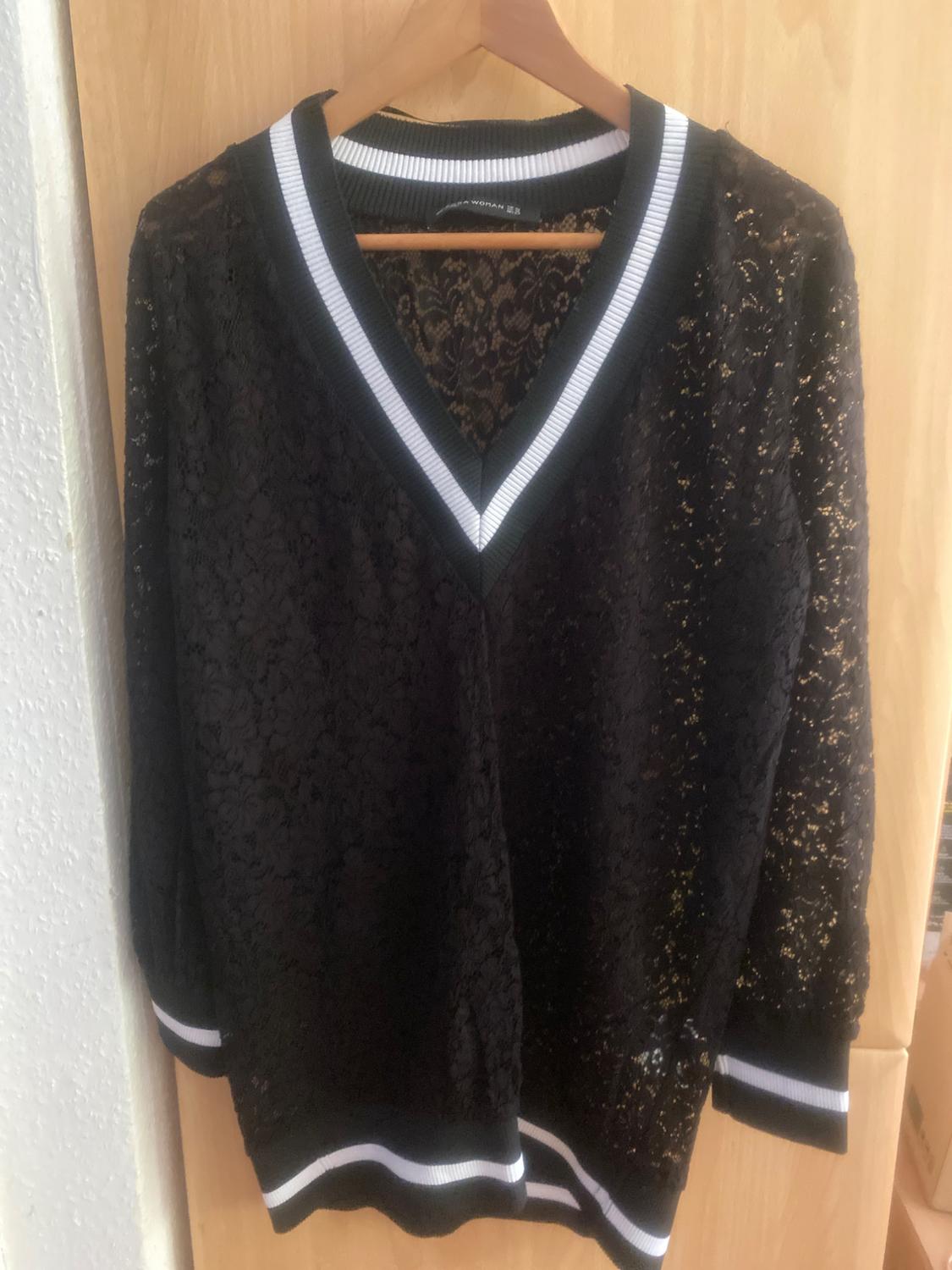 LACE SWEATSHIRT WITH V-NECK