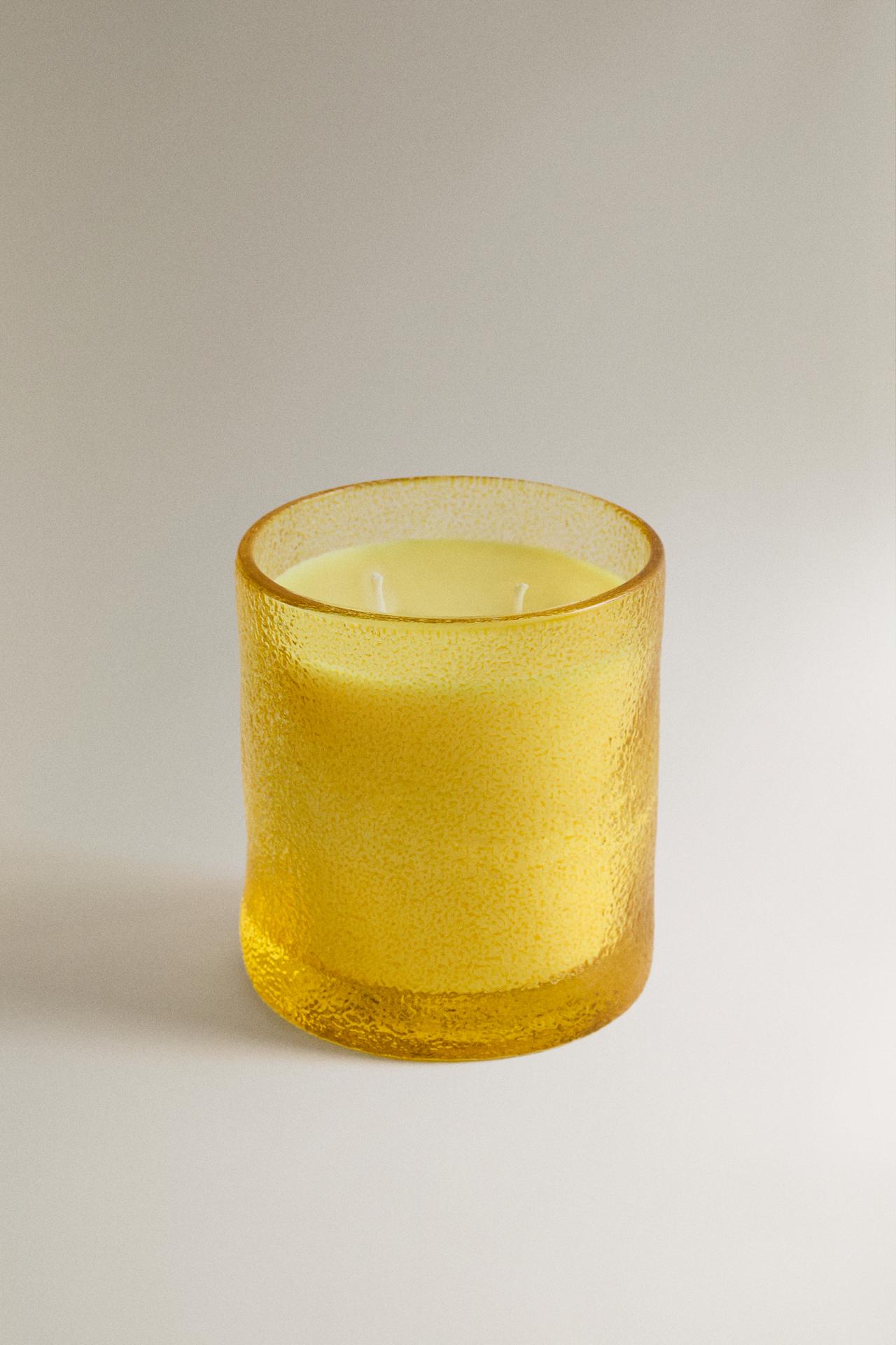 (310 G) GINGER LEMON SCENTED CANDLE — Pastel yellow