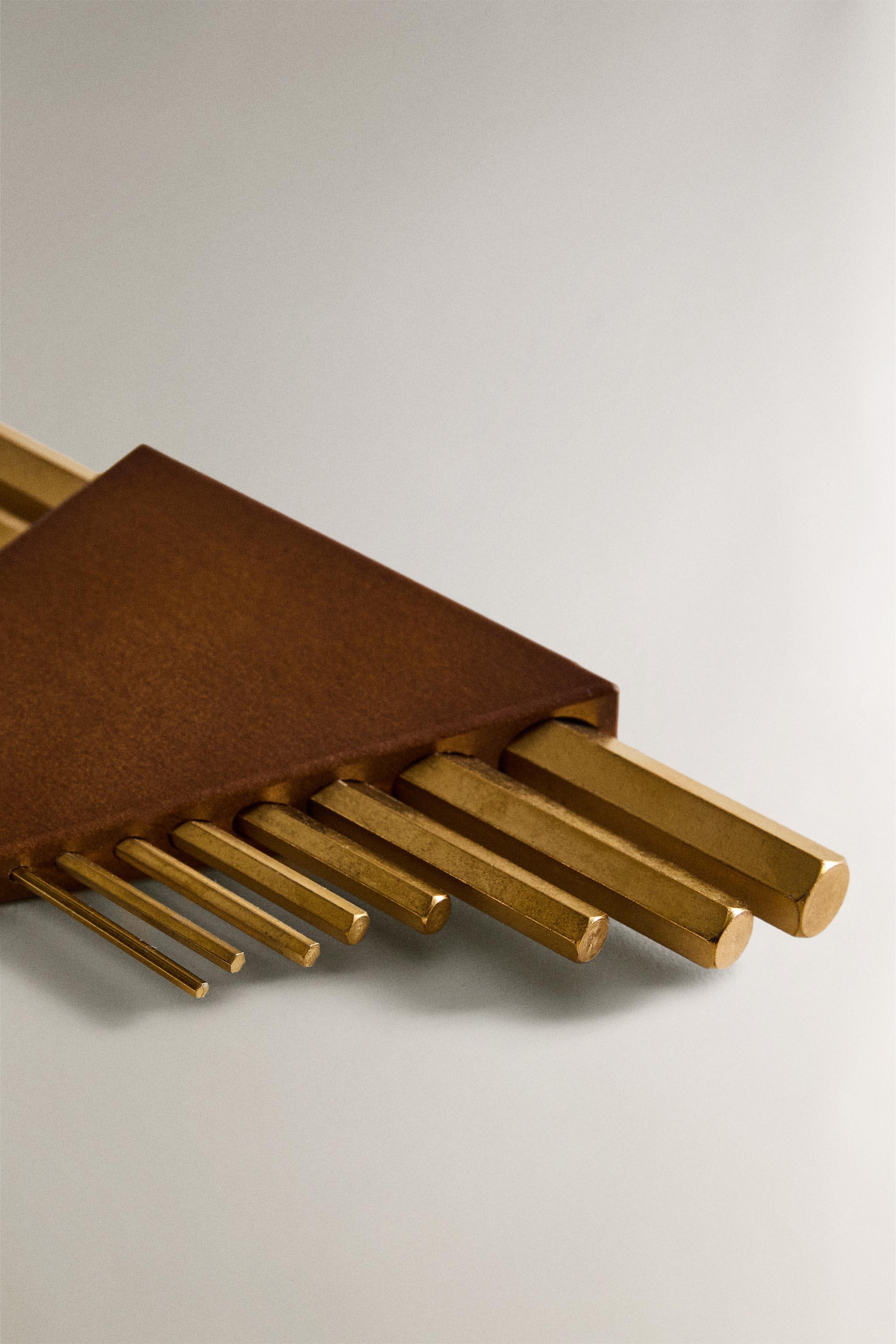 SET OF 8 STEEL ALLEN KEYS WITH WOODEN HOLDER