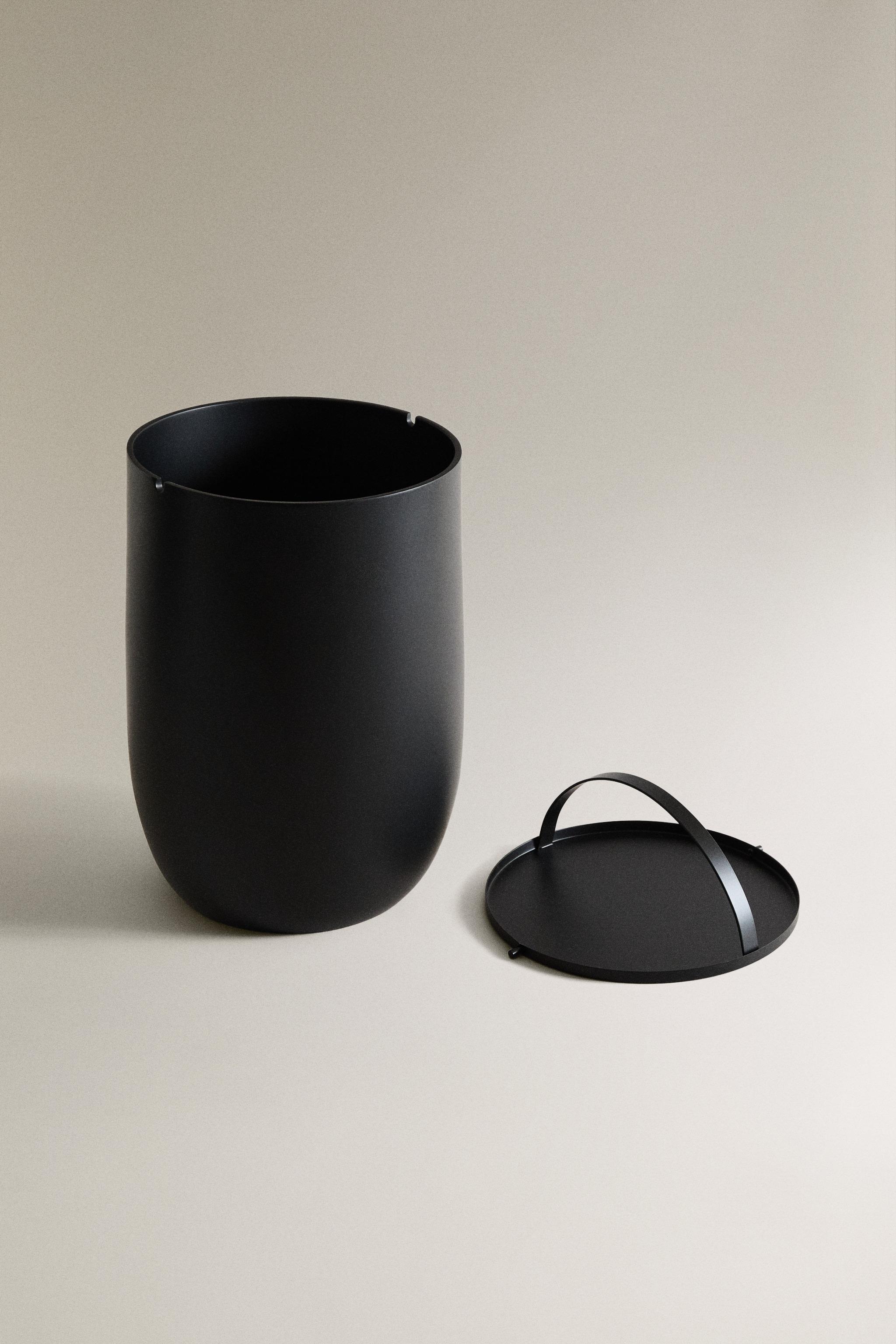BLACK RESIN BATHROOM BIN — Black