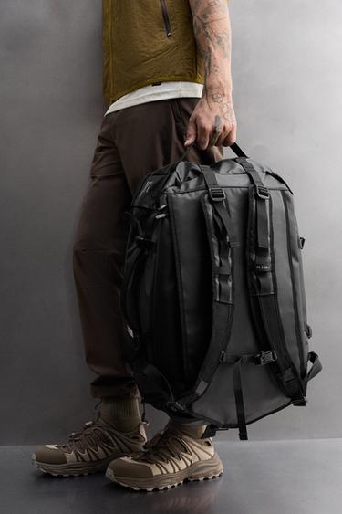 SAC DE SPORT MULTIFONCTION - Noir de Zara - Image 2