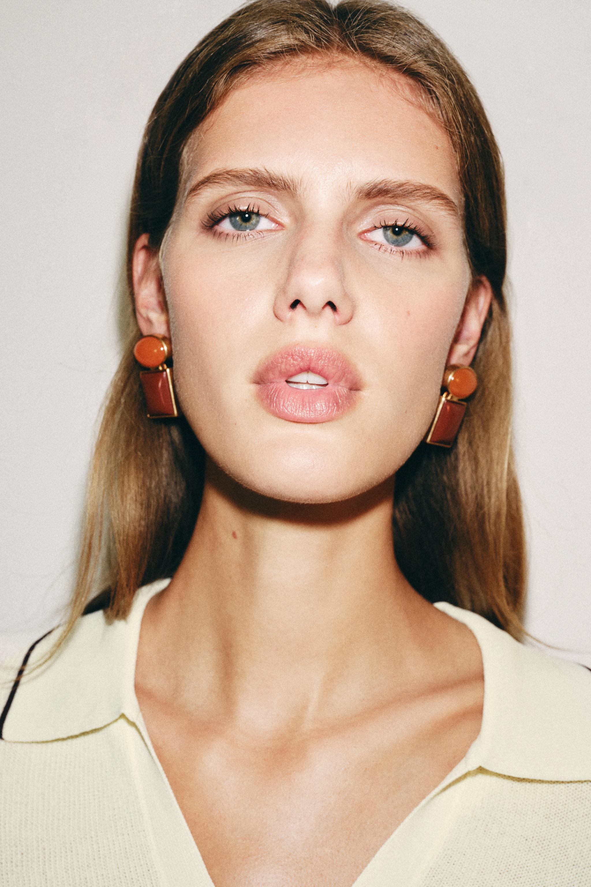 ジオメトリックレジンピアス - ゴールド | ZARA Japan / 日本