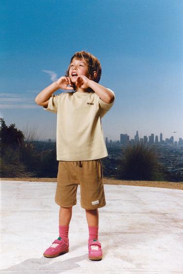 BERMUDA FELPA RAYAS ETIQUETA - Ocre de Zara