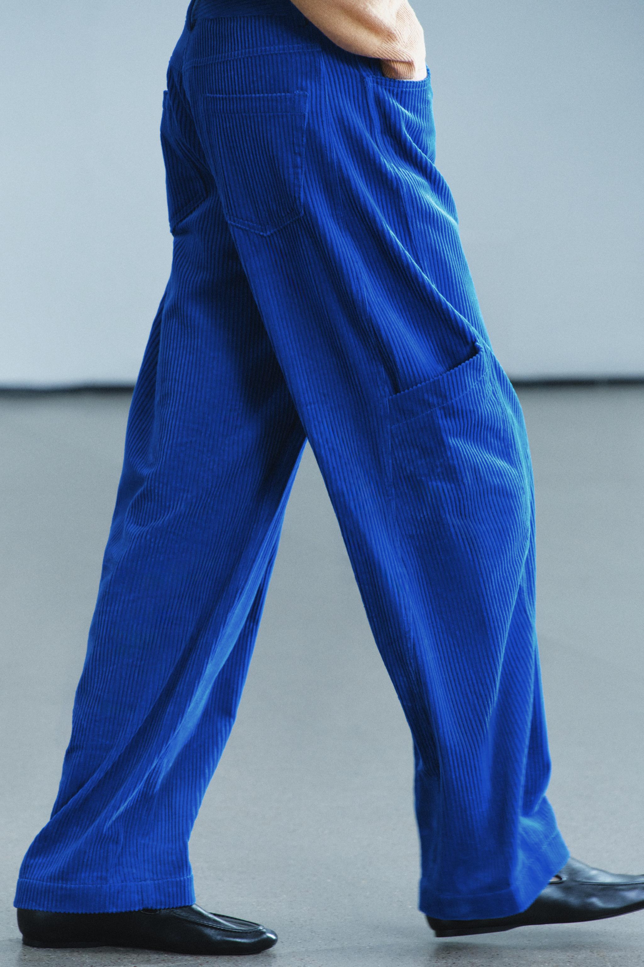 PANTALON EN VELOURS CÔTELÉ À POCHES ZW COLLECTION