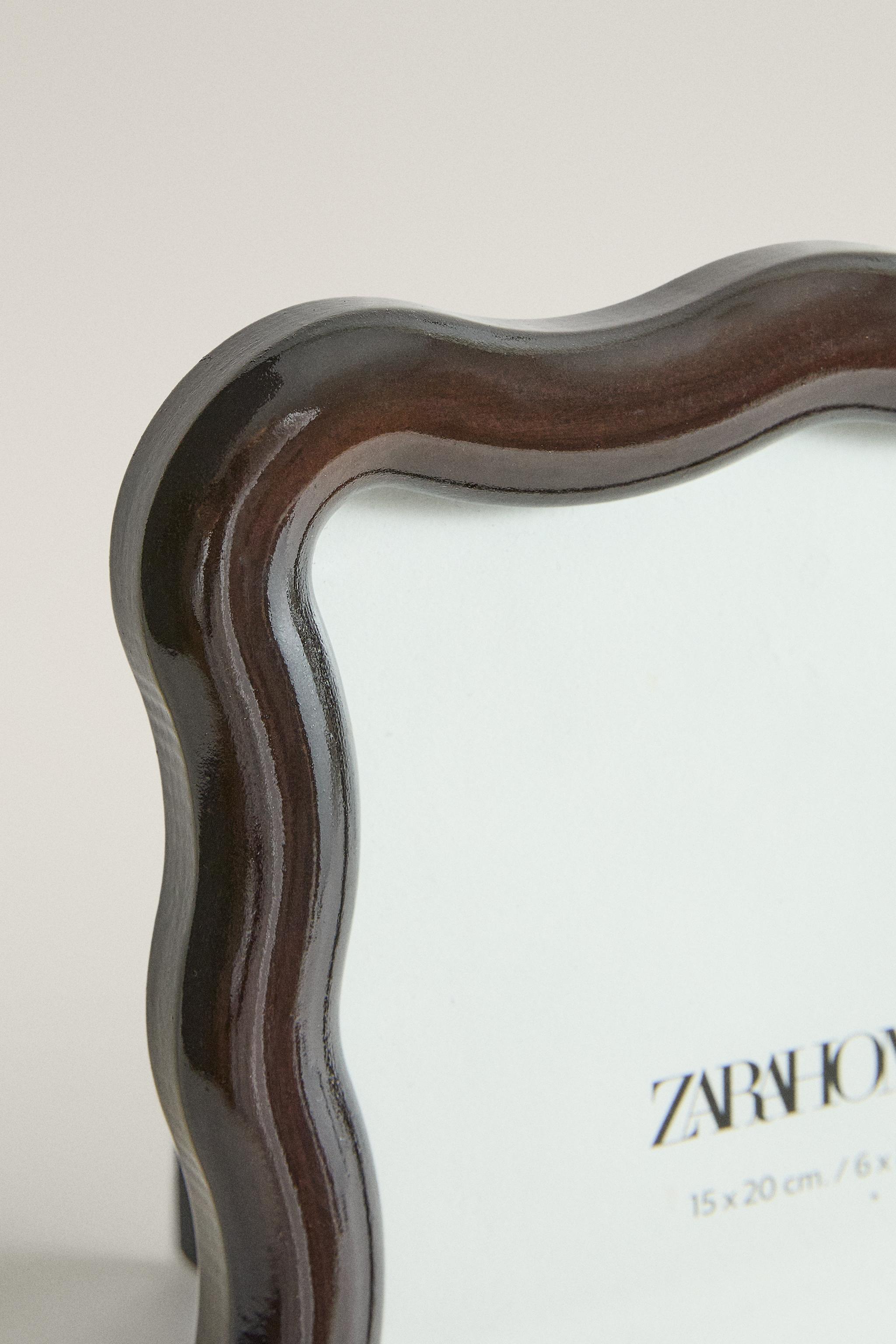 WAVY WOODEN PICTURE FRAME