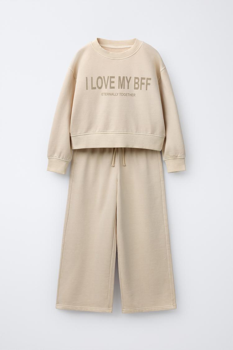CONJUNTO SUDADERA Y PANTALÓN WIDE LEG TEXTO Mantequilla ZARA
