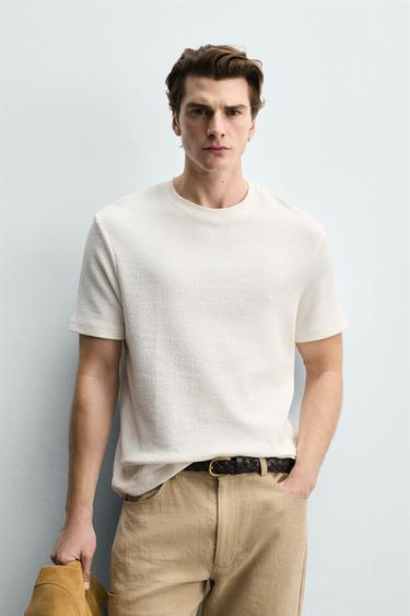T-SHIRT IM REGULAR FIT MIT STRUKTURMUSTER - Cremefarben von Zara