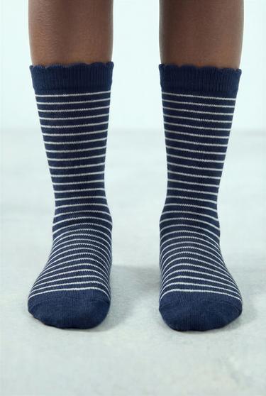 Zara PAKIRANJE OD TRI PARA ČARAPA S PRUGAMA I SRCIMA – Crvena