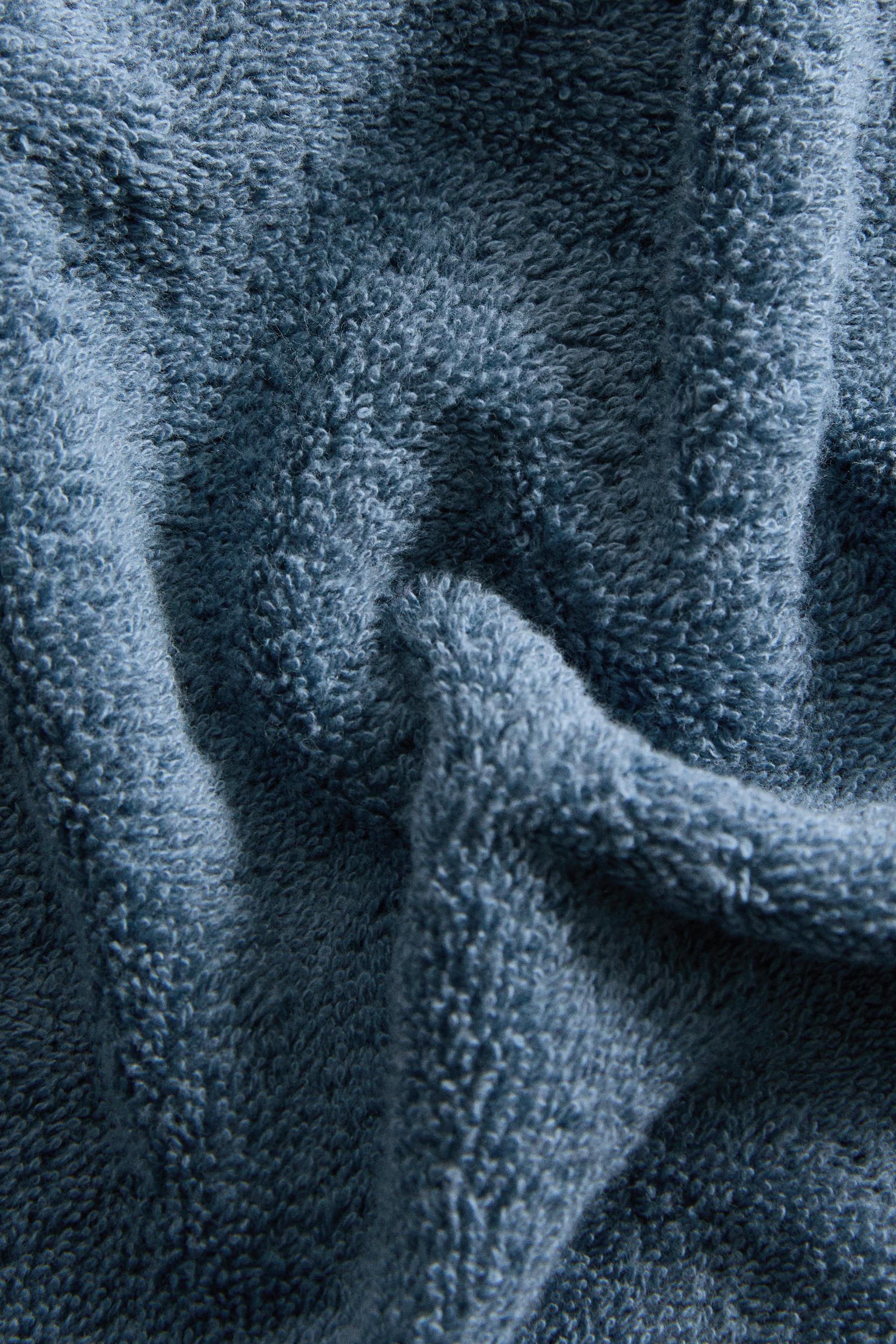 BATH TOWEL WITH TASSELS