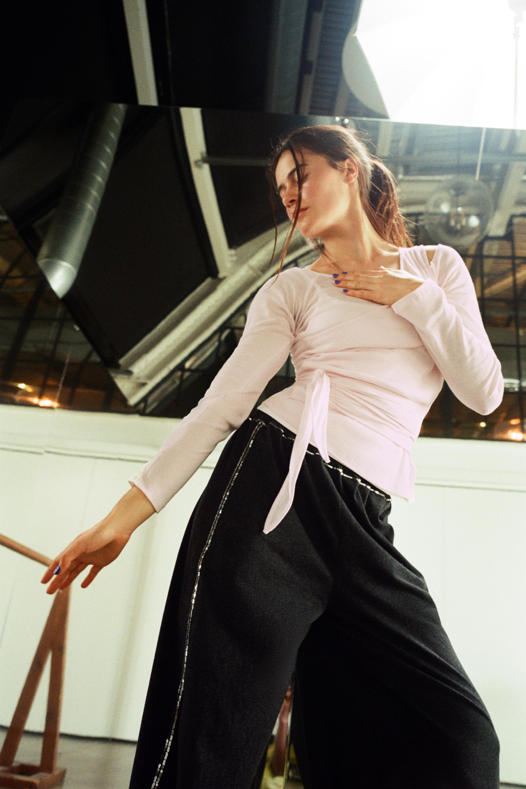 DOUBLE-EFFECT TIE TOP