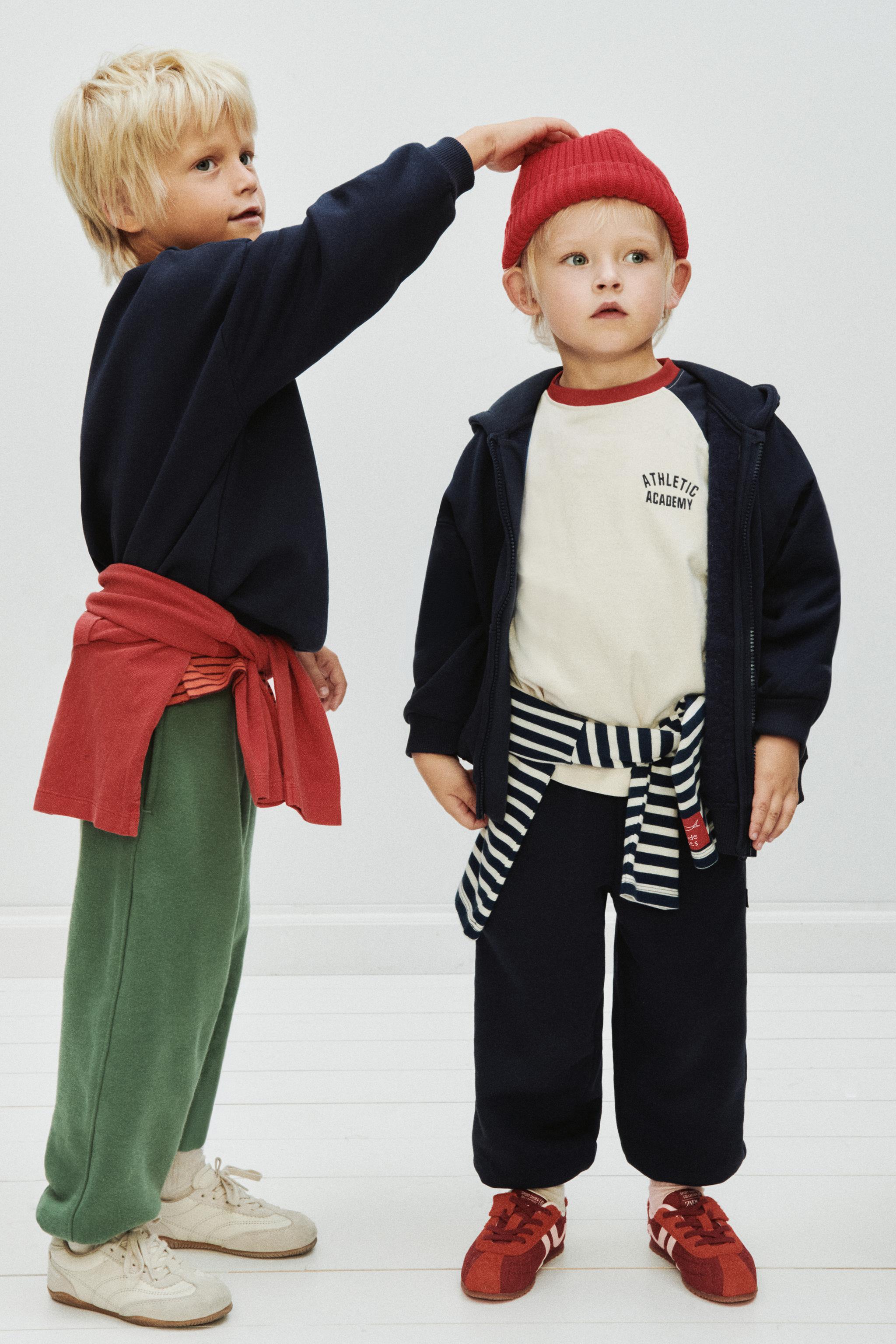 EMBROIDERED TEXT RAGLAN SLEEVE T-SHIRT