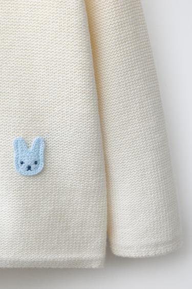 PULL EN MAILLE À PATCHS LAPINS - Écru de Zara - Image 2