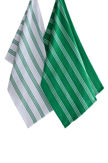 PACK OF STRIPED TEA TOWELS (PACK OF 2) - أخضر الخاص بـ Zara