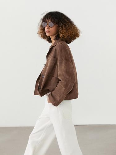 Chaqueta fluida piel acabado ante - Negro oro de Zara