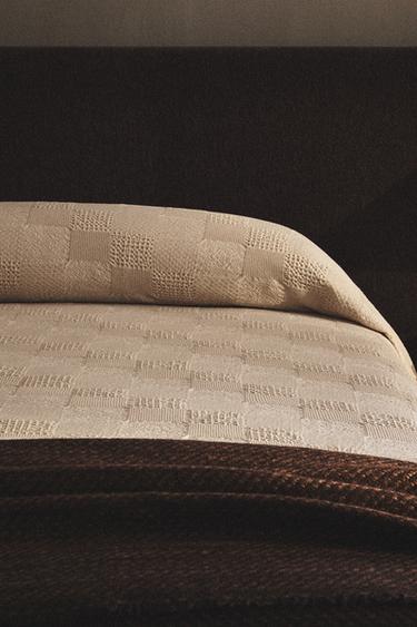 COLCHA PATCHWORK - Beige oscuro de Zara